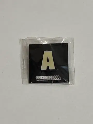 NEIGHBORHOOD 알파벳 A 핀 배지
