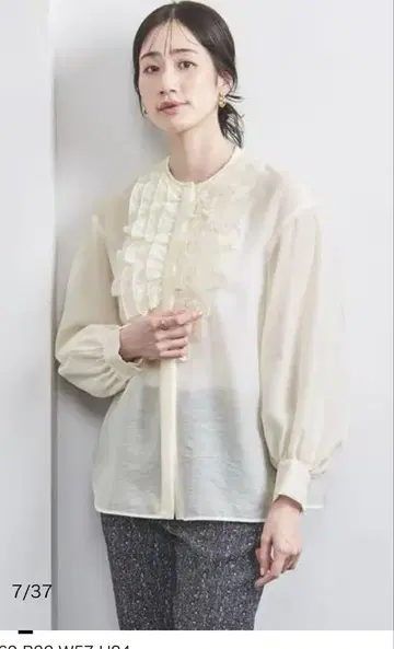 유나이티드 애로우즈 오간자 프릴 블라우스