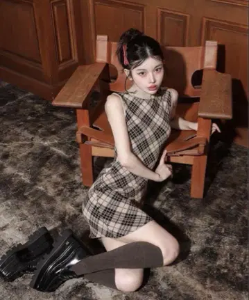 Darich 다리치 체크 자카드 슬리브리스 니트 미니 원피스