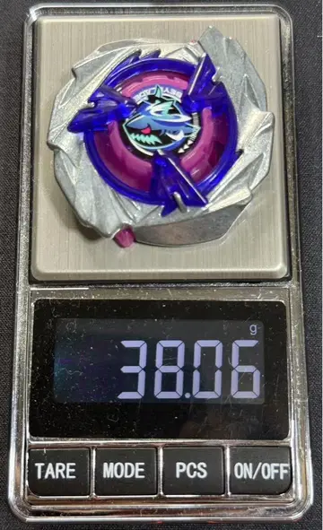 베이블레이드X 샤크스케일 4-50 중량 38.06g 블레이드