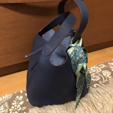 네이비 가죽 핸드백