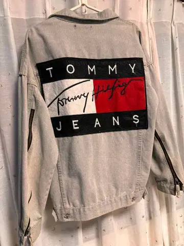 TOMMY JEANS 라이트 그레이 데님 자켓