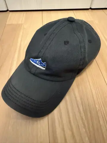 산가초 뉴 스니커즈 자수 블랙 캡