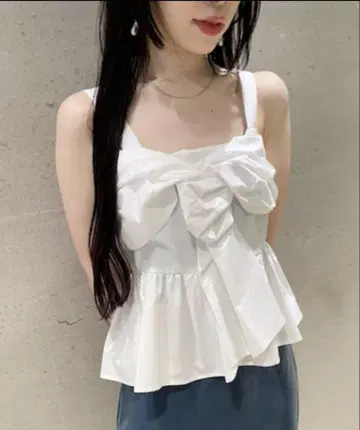 LILY BROWN 리본 포함 화이트 슬리브리스 상의