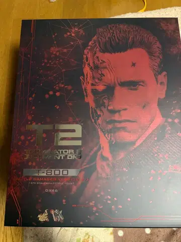 핫토이즈 DX46 [터미네이터 2] T-800 배틀 데미지/2.0 버전