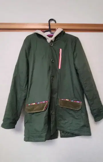 티티카카 그린 후드 부착 모즈 코트