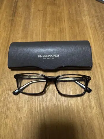 OLIVER PEOPLE 브라운 프레임 안경 케이스 포함