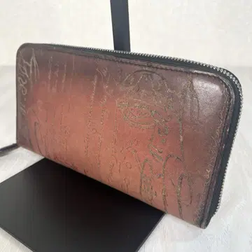 [ 고품질 ] 벨루티 이타우바 장지갑 칼리그래피 라운드 지퍼 스탬프