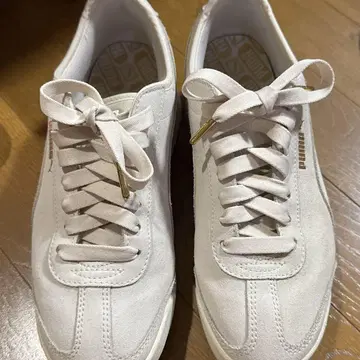 PUMA 베이지 스웨이드 스니커즈 통굽