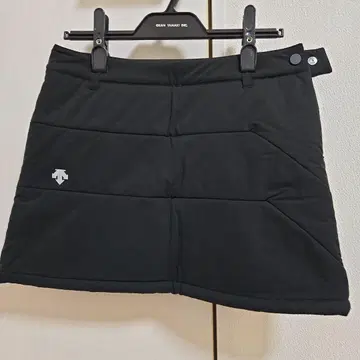 DESCENTE 충전솜 다운 블랙 여성용 스커트 M
