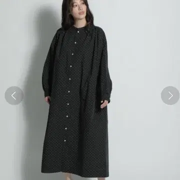 니코앤드 마세 밴드 카라 와이드 원피스 블랙 x 화이트 도트