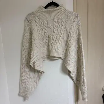 MOUSSY 아이보리 케이블 니트 스웨터