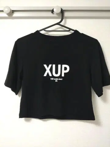 새상품급 XUP CREW 크롭 블랙 반팔