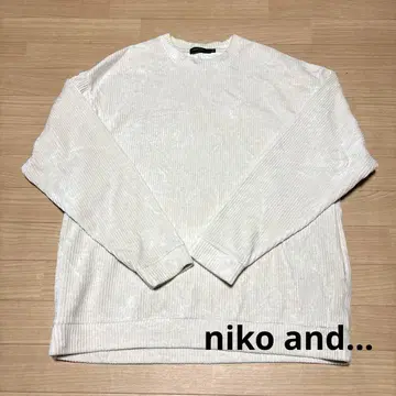 NIKO AND - 니코앤드 화이트 맨투맨 M