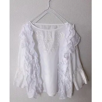 리메이크 프릴 블라우스