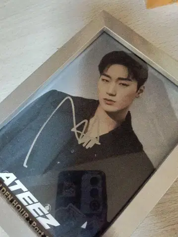 ATEEZ 사인 포함 프레임