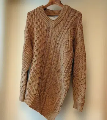 ADAWAS 베이지 아란 니트 V넥 스웨터