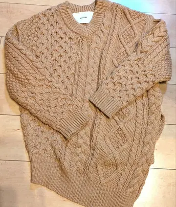 ADAWAS 베이지 아란 니트 V넥 스웨터