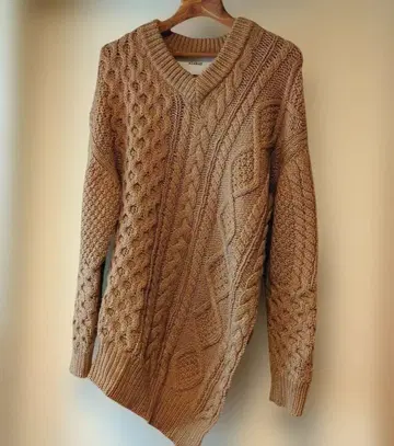 ADAWAS 베이지 아란 니트 V넥 스웨터