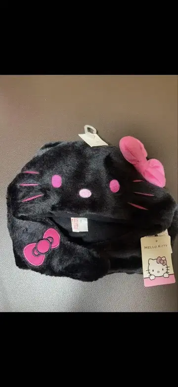 헬로키티 블랙 컬러 고양이 귀 복슬복슬 모자