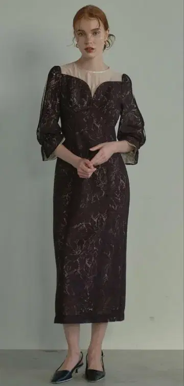 안드레스드 라운드 컷 드레스