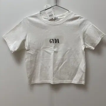 GYDA 화이트 숏 기장 반팔 T셔츠
