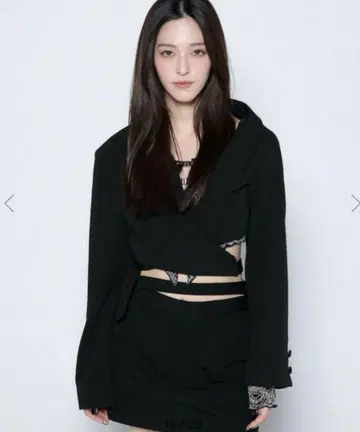 meltthelady 원 숄더 크롭 재킷