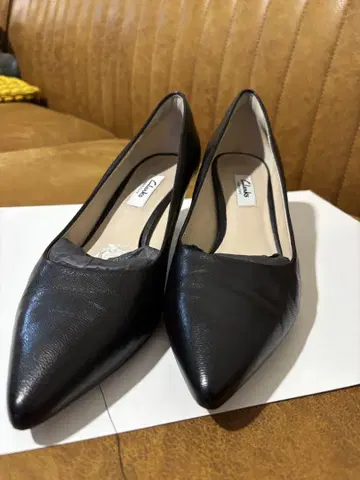 Clarks 블랙 스틸레토 펌프스