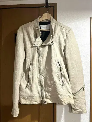 ACANTHUS 아칸사스 베이지 가죽 라이더 자켓