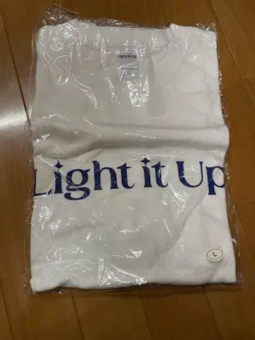 NiziU Light it up 셔츠