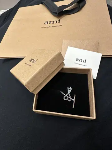 ami 실버 목걸이 하트 디자인 한 번만 사용했습니다.