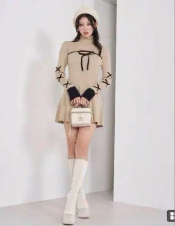 다리치 바이컬러 리본 디자인 니트 미니 원피스 베이지