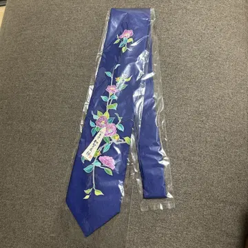 카가 유젠 동백꽃 패턴 넥타이 네이비 컬러