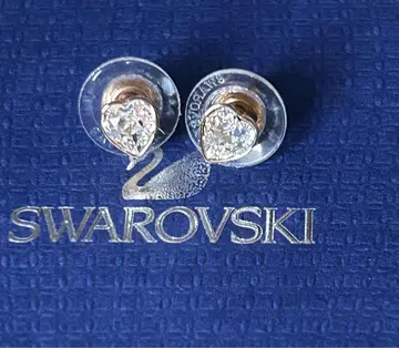 SWAROVSKI 스와로브스키 하트 스터드 귀걸이