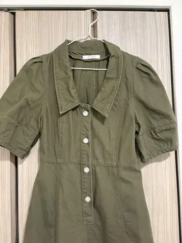 moussy 카키 데님 원피스 퍼프 슬리브 반팔