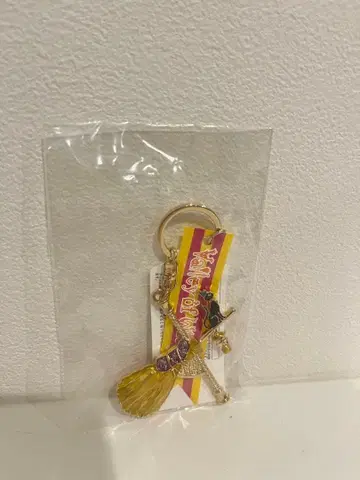 지브리 파크 한정판 마녀 배달부 키키 지지 빗자루와 검은 고양이 키링