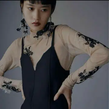 AMERI VINTAGE UND FUR EMBROIDERY SKINTOP