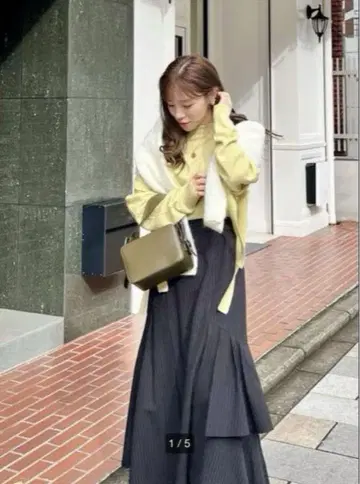 cocodeal 핀스트라이프 아시메 플럼 턱 스커트