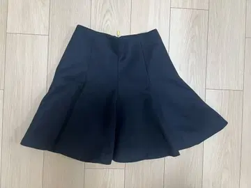 sheller 셰리에 블랙 플레어 스커트 무릎 기장
