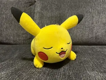 새상품 피카츄 인형입니다! 30cm 정도 있습니다