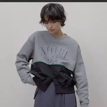이번 시즌 신상 미사용 새상품 에이미 로우 리메이크 로고 지퍼 슬릿 상의