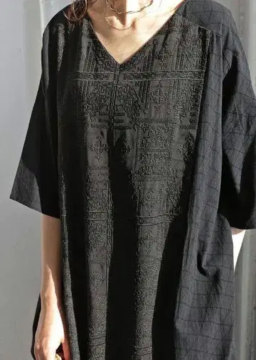 안티카 블랙 패턴 절개 롱 원피스
