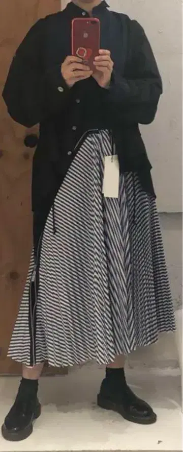 Sacai 스트라이프 플리츠 스커트 (네이비/화이트)