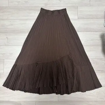 dazzlin 브라운 플리츠 플레어 스커트