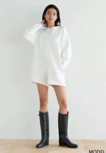 시루무린 헨리넥 숏 올인원 화이트