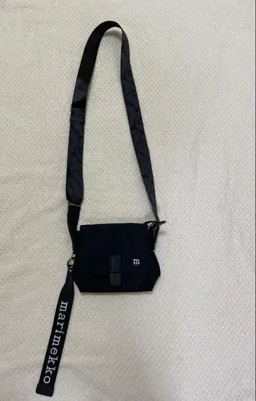 마리메꼬 블랙 숄더백