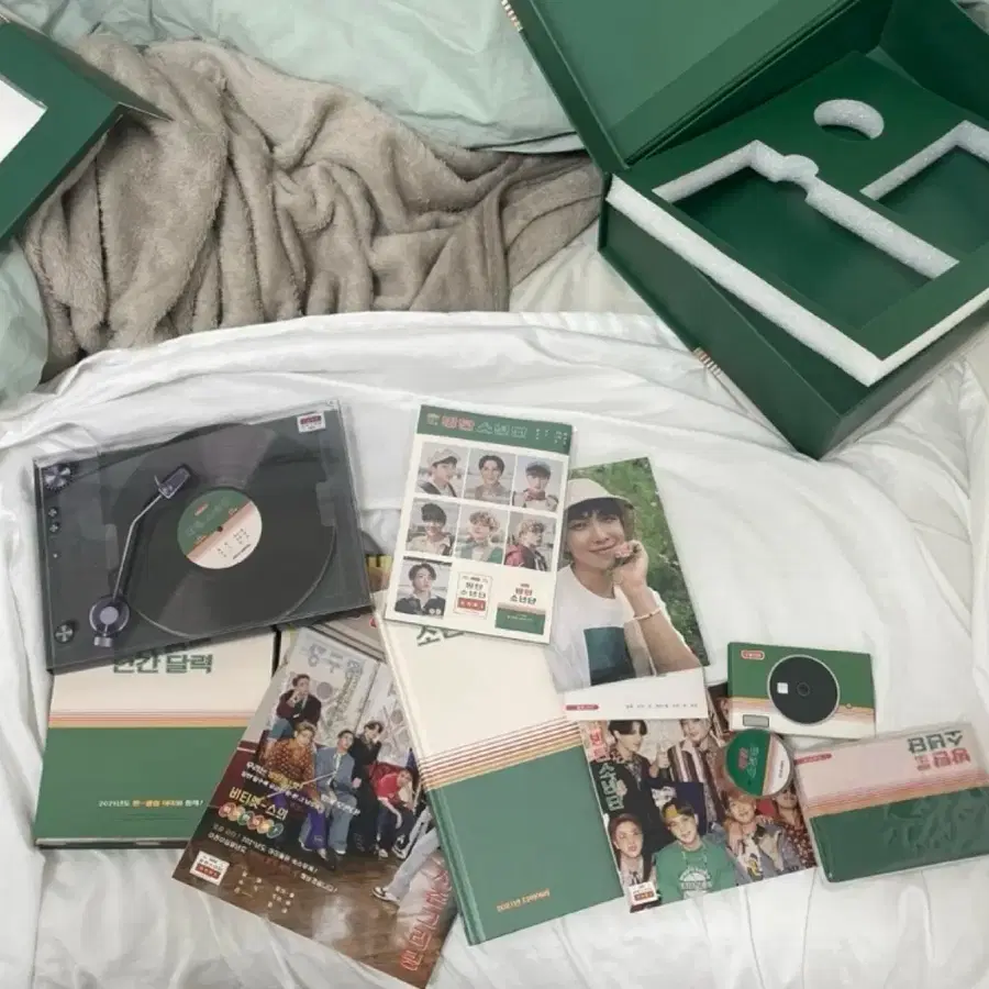 BTS 방탄소년단 2021 시즌그리팅 시그 | Buy from Bunjang via Kfriday