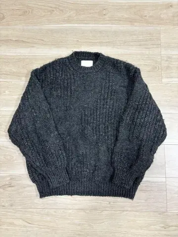 YOKE KNITTED CREWNECK SWEATER