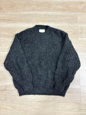 YOKE KNITTED CREWNECK SWEATER