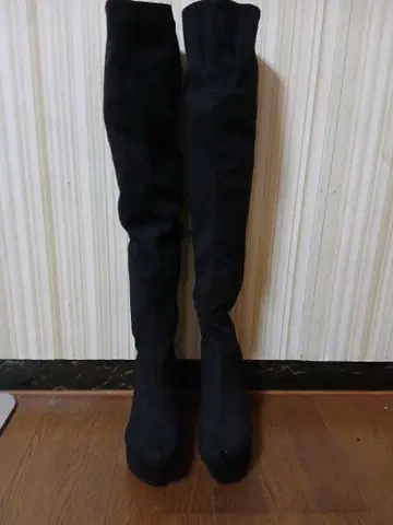 블랙 스웨이드 니하이 부츠 하이힐